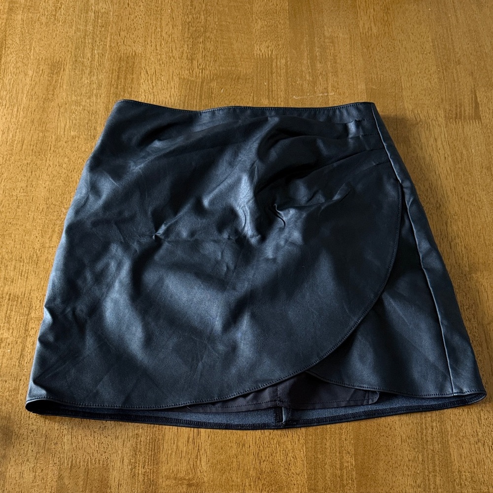 Abercrombie & Fitch Black faux leather Mini Skirt Sz S